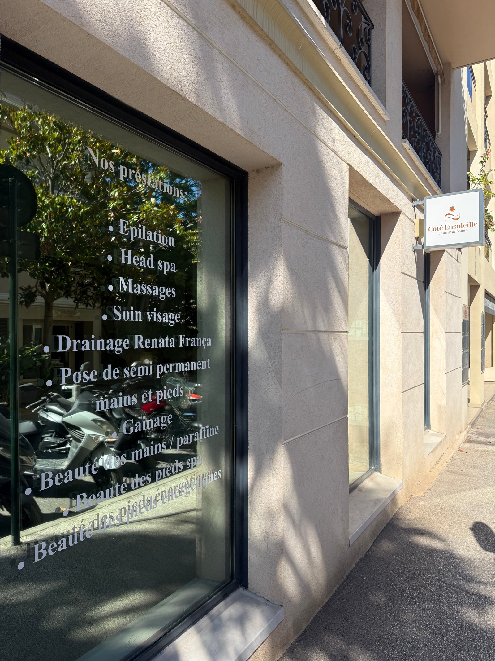 Devanture de l'institut Côté Ensoleillé à Sanary-sur-Mer
